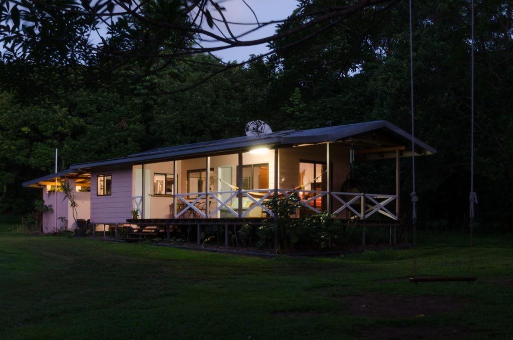 Epiphyte B & B Cow Bay Екстериор снимка
