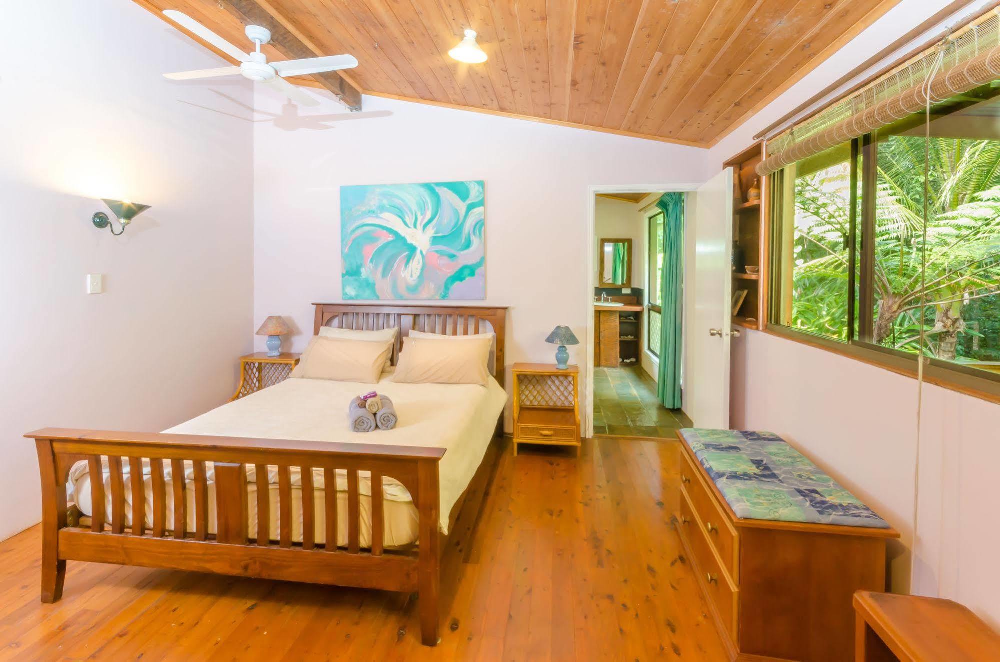 Epiphyte B & B Cow Bay Екстериор снимка